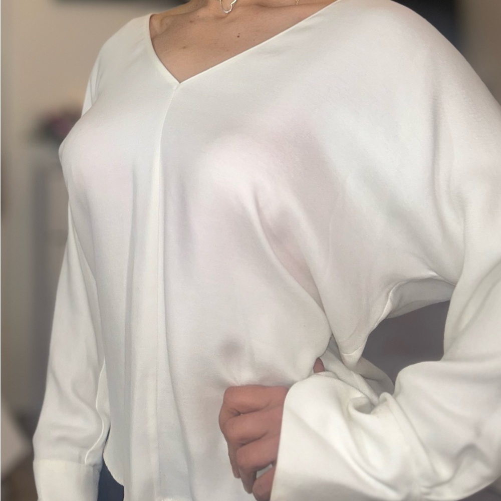 Elegant White Blouse - Picture 2 of 6